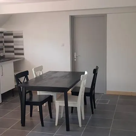 Appartement Dans Le Massif Du Haut Jura Dortan Exterior foto